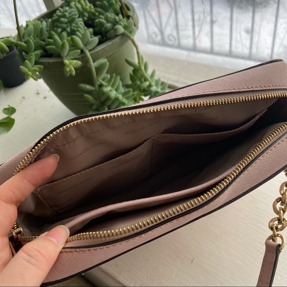 Michael Kors Jet set Large Saffiano Leather Adult Female Crossbody Bag - Picture 3 of 7